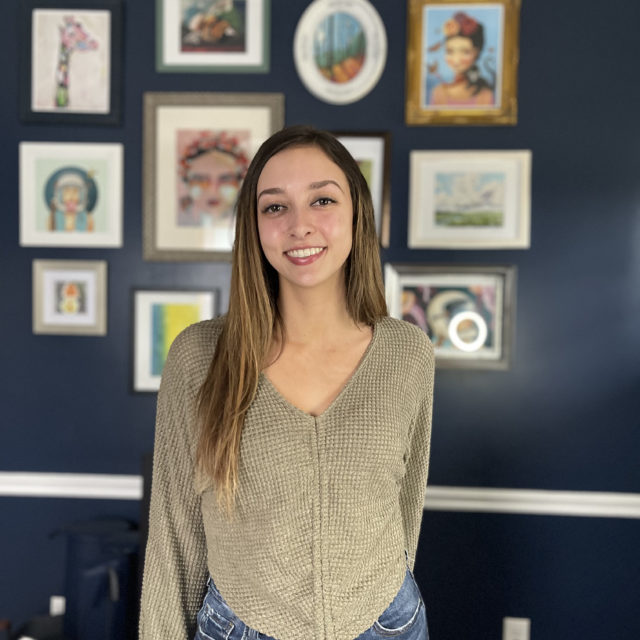 Markie Headshot 2022 Markie Healon, license massage therpist, trained in Manual Lympahtic Drainage, pain relief massage, and strethcing.